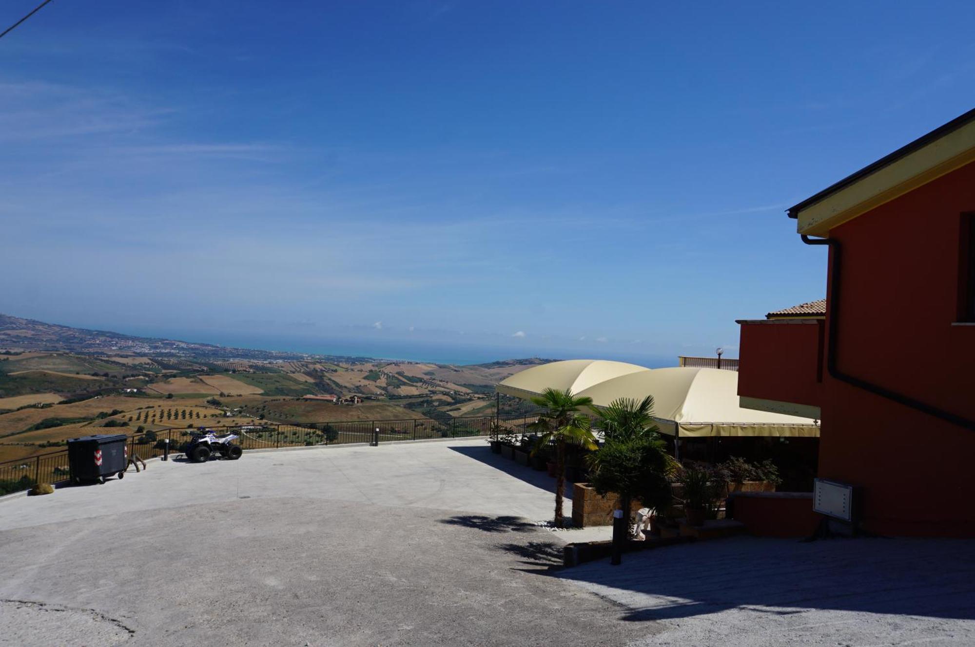 לינה וארוחת בוקר אטרי La Terrazza Motta מראה חיצוני תמונה