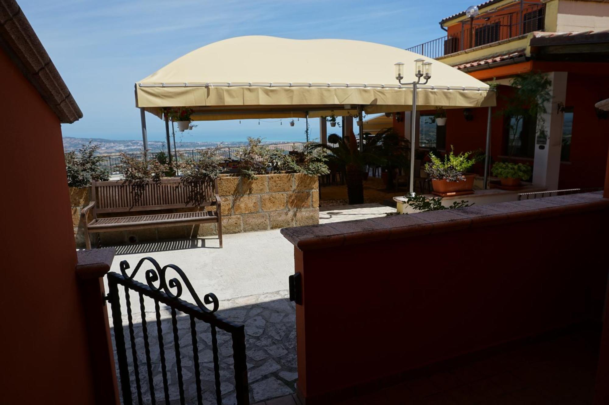 לינה וארוחת בוקר אטרי La Terrazza Motta מראה חיצוני תמונה